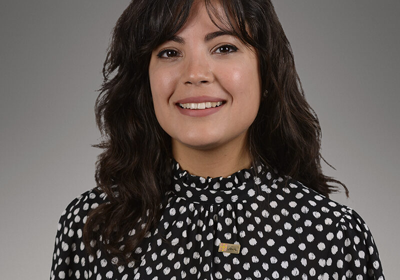 August 29, 2023 Ville de Québec Université Laval Pavillon Maurice-Pollack Local 3108 Portrait of : Khaoula Zoglhami Université Laval's new professors photo shoot in room 3108 of the Direction des communications at Pavillon Maurice-Pollack. Photo/credit: Martin Roy Technicien à la production audiovisuelle Direction des communications Université Laval 